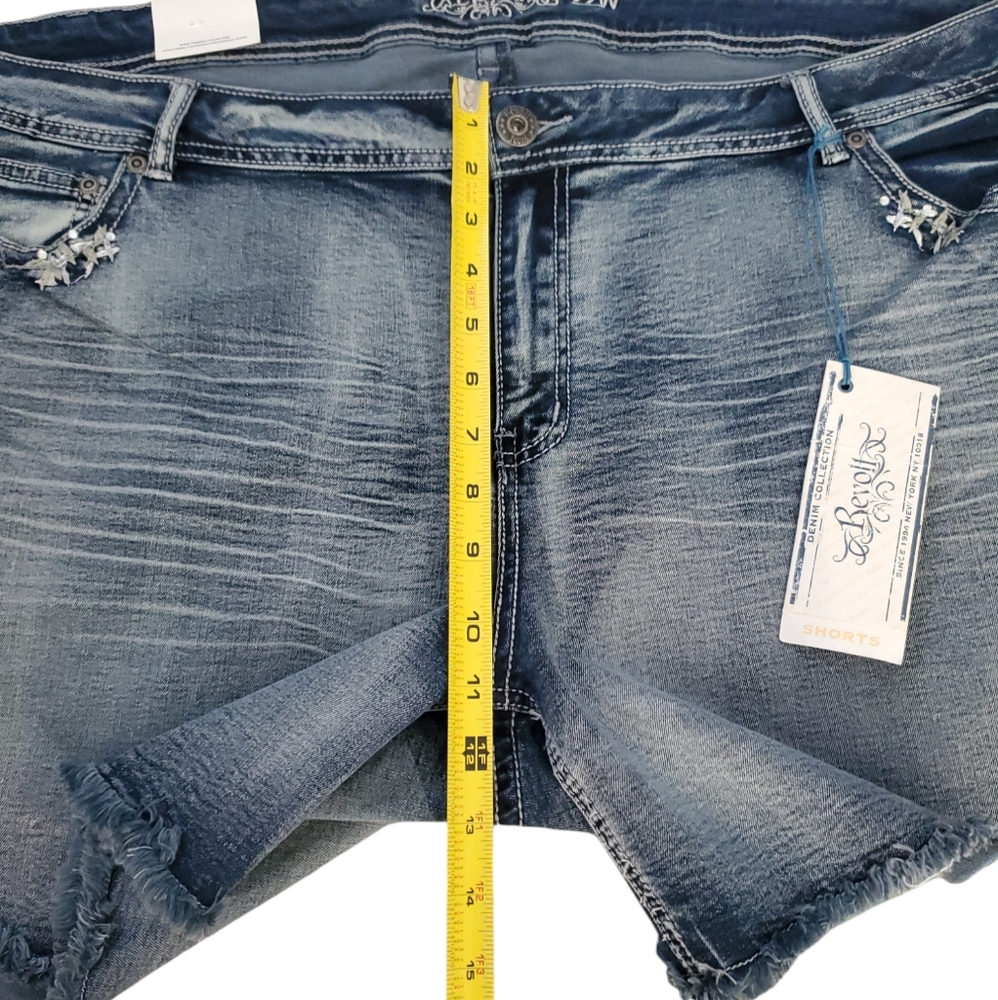 NWT Revolt Denim Women's Embroidery Shorts. Size 22W. - Picture 4 of 9